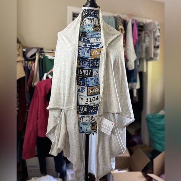 NWT Lululemon Sage Scarf Heathered Light gray Wrap - Picture 4 of 6